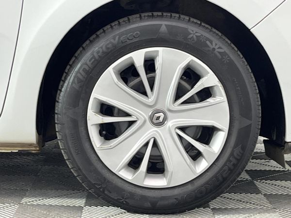 2020-Renault-Clio-IV-900T-Authentique-5-dr-66kW image:4