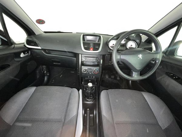 2011-Peugeot-207-14-PopArt-5-dr image:1