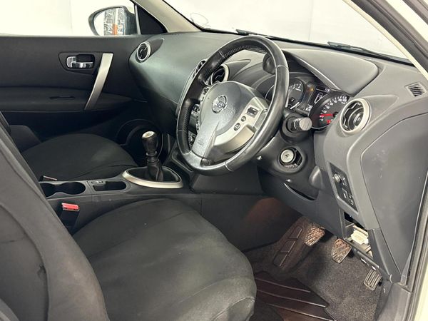 2013-Nissan-Qashqai-20-Acenta image:9