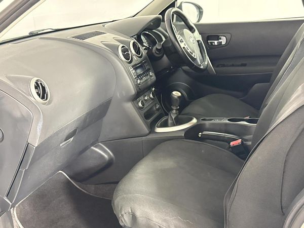 2013-Nissan-Qashqai-20-Acenta image:8