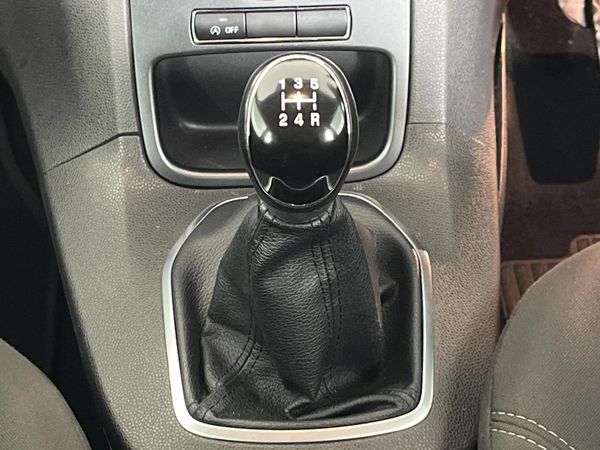 2015-Ford-Fiesta-10-EcoBoost-Trend-5-dr image:10