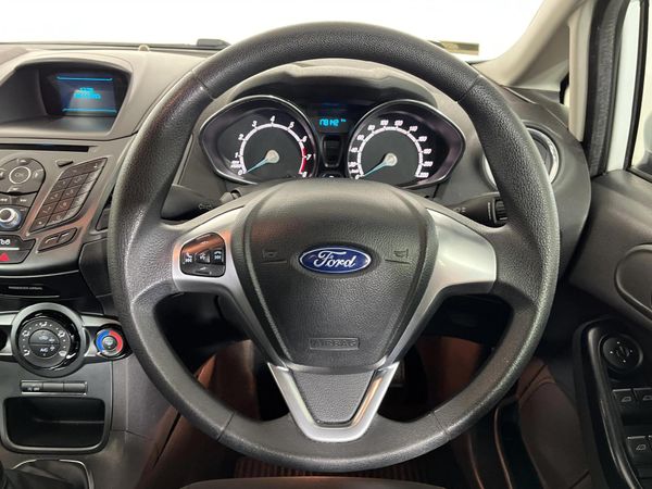 2015-Ford-Fiesta-10-EcoBoost-Trend-5-dr image:11