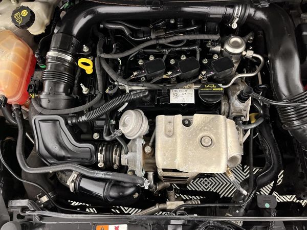 2015-Ford-Fiesta-10-EcoBoost-Trend-5-dr image:12