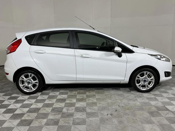 2015-Ford-Fiesta-10-EcoBoost-Trend-5-dr image:16