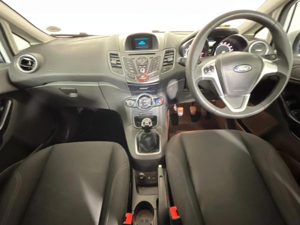 2015-Ford-Fiesta-10-EcoBoost-Trend-5-dr image:1
