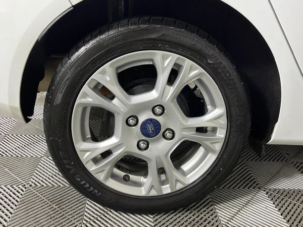 2015-Ford-Fiesta-10-EcoBoost-Trend-5-dr image:7
