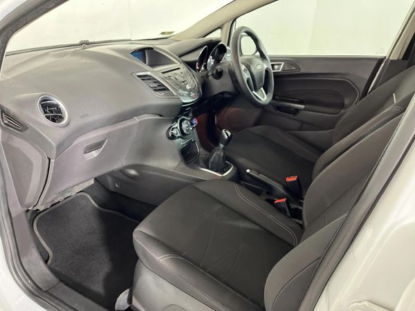 2015-Ford-Fiesta-10-EcoBoost-Trend-5-dr image:8