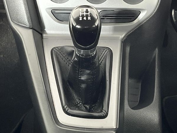 2013-Ford-Focus-20-GDi-Trend-5-dr image:10