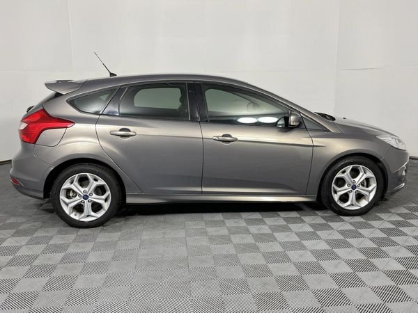 2013-Ford-Focus-20-GDi-Trend-5-dr image:16
