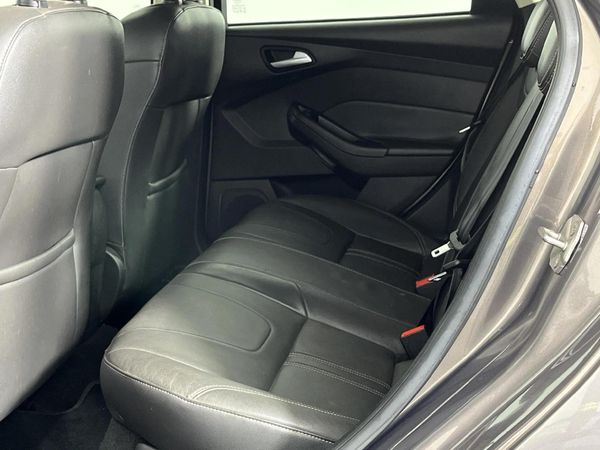 2013-Ford-Focus-20-GDi-Trend-5-dr image:3