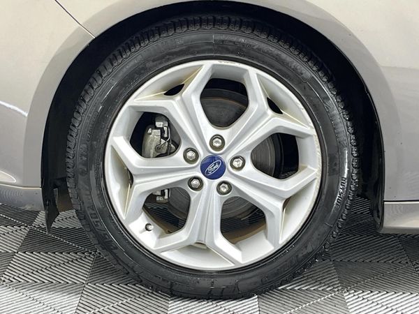 2013-Ford-Focus-20-GDi-Trend-5-dr image:4