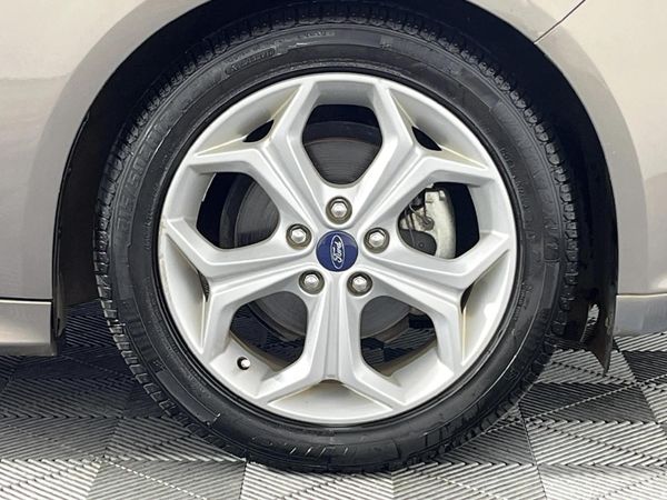 2013-Ford-Focus-20-GDi-Trend-5-dr image:5