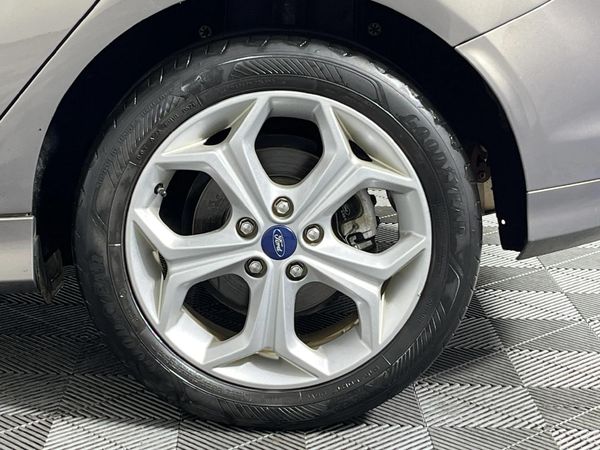 2013-Ford-Focus-20-GDi-Trend-5-dr image:6
