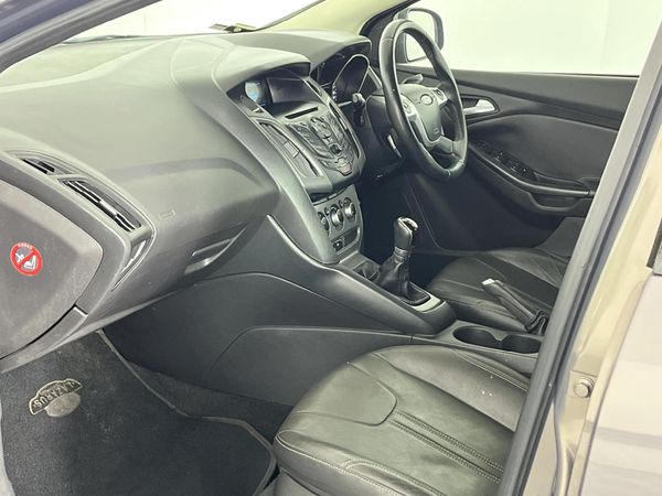 2013-Ford-Focus-20-GDi-Trend-5-dr image:8