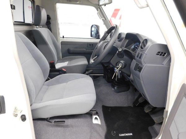 2026-Toyota-Land-Cruiser-79-45-D-Single-Cab image:11