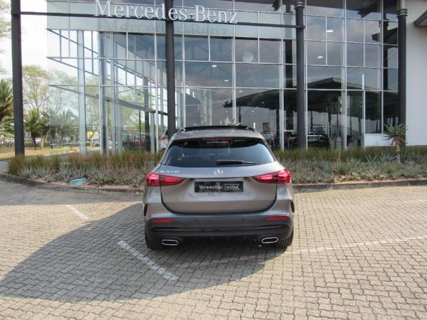 2025-Mercedes-Benz-GLA-200-Auto image:10