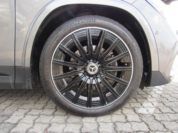 2025-Mercedes-Benz-GLA-200-Auto image:1