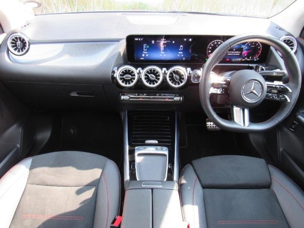 2025-Mercedes-Benz-GLA-200-Auto image:7