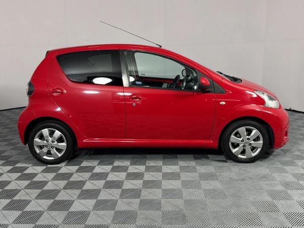 2012-Toyota-Aygo-10-Wild-5-dr image:13