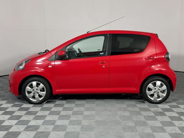 2012-Toyota-Aygo-10-Wild-5-dr image:15