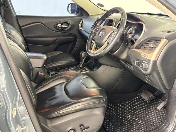 2015-Jeep-Cherokee-32-Limited-Auto image:9