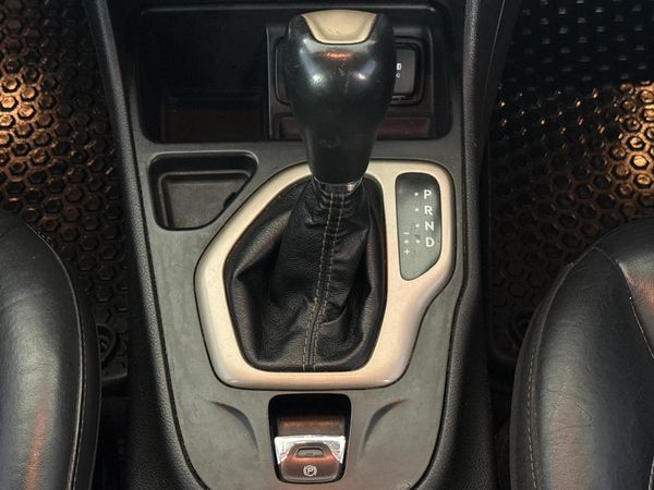 2015-Jeep-Cherokee-32-Limited-Auto image:10