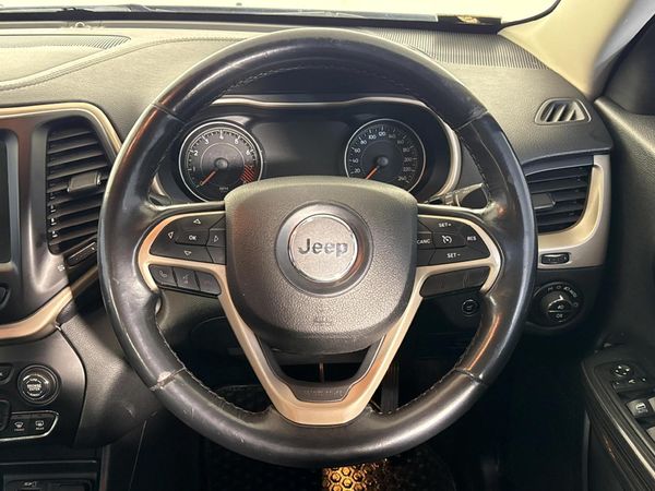 2015-Jeep-Cherokee-32-Limited-Auto image:11