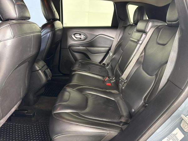 2015-Jeep-Cherokee-32-Limited-Auto image:3
