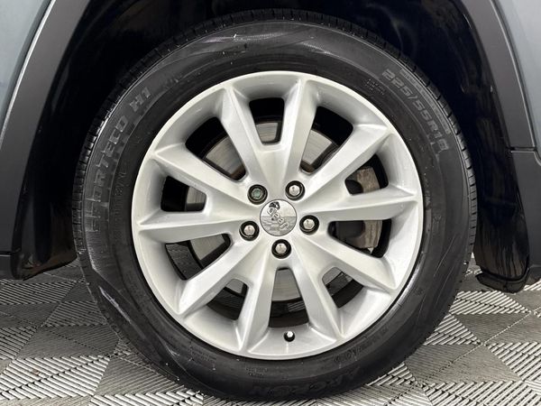 2015-Jeep-Cherokee-32-Limited-Auto image:5
