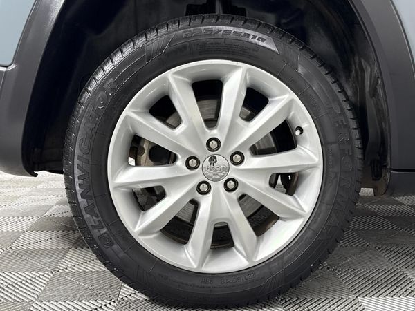 2015-Jeep-Cherokee-32-Limited-Auto image:7