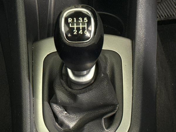 2013-Kia-Rio-14-Tec-5-dr image:10