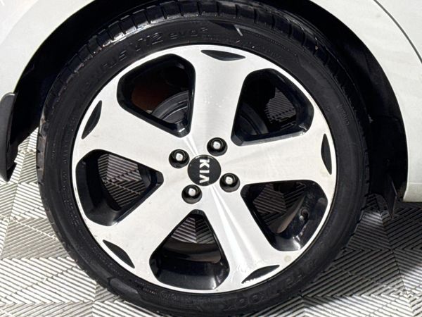 2013-Kia-Rio-14-Tec-5-dr image:7