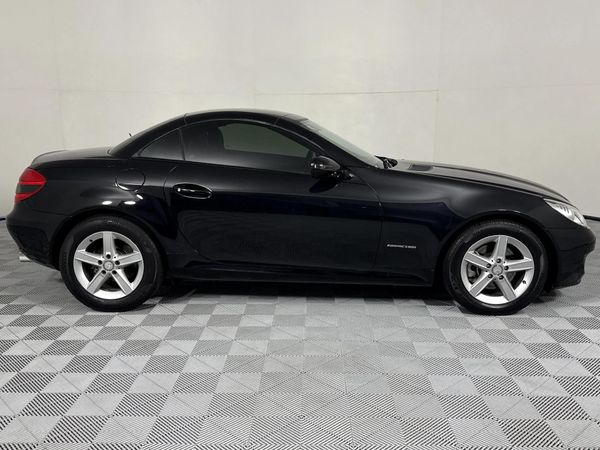 2008-Mercedes-Benz-SLK-200-Kompressor-Auto image:11