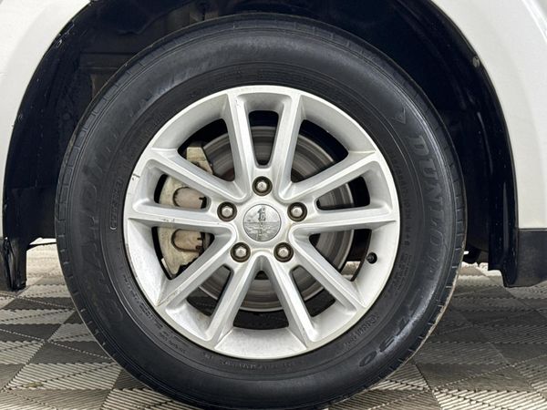 2015-Dodge-Journey-36-V6-SXT-Auto image:4