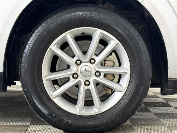 2015-Dodge-Journey-36-V6-SXT-Auto image:5