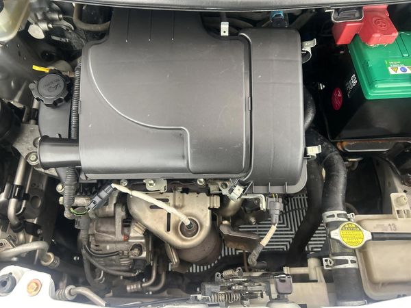 2008-Toyota-Yaris-T1-5-dr image:12