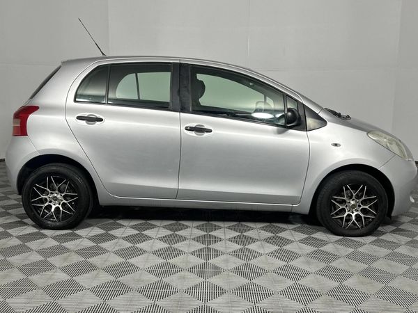 2008-Toyota-Yaris-T1-5-dr image:16