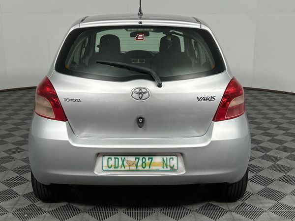 2008-Toyota-Yaris-T1-5-dr image:17