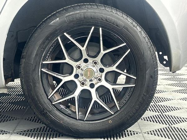 2008-Toyota-Yaris-T1-5-dr image:6