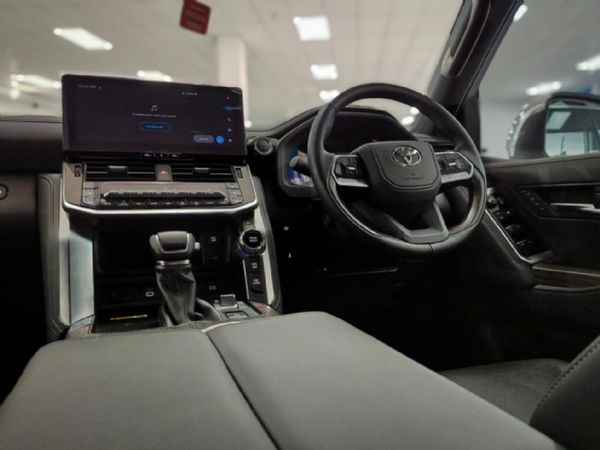 2026-Toyota-Land-Cruiser-300-V6-33D-ZX image:14
