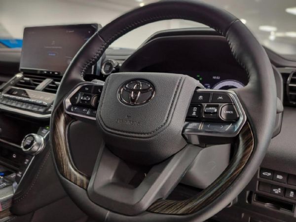 2026-Toyota-Land-Cruiser-300-V6-33D-ZX image:16