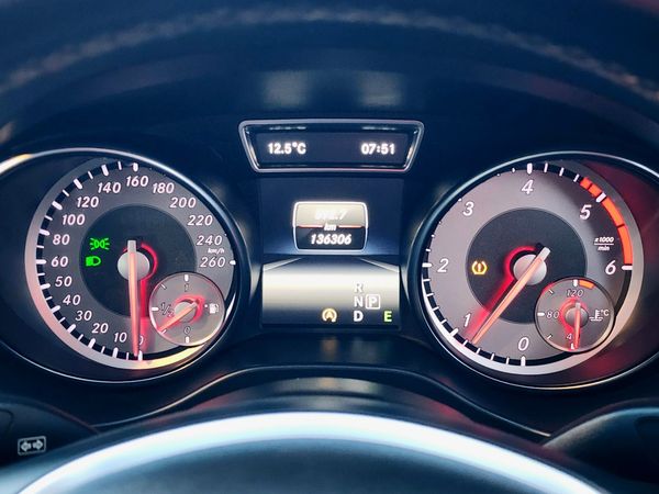2015-Mercedes-Benz-GLA-220-CDI-Auto-4Matic image:11