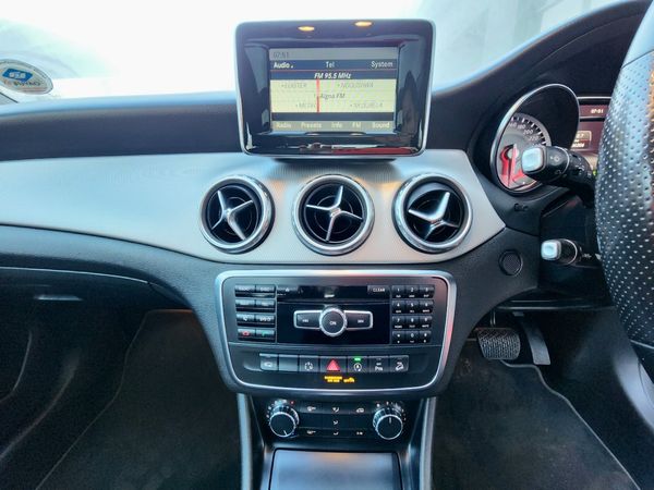 2015-Mercedes-Benz-GLA-220-CDI-Auto-4Matic image:12