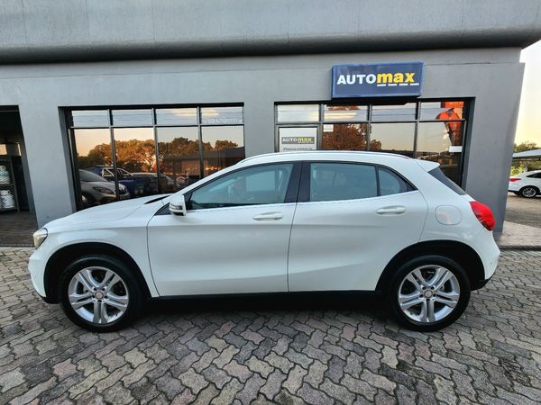 2015-Mercedes-Benz-GLA-220-CDI-Auto-4Matic image:2