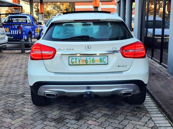 2015-Mercedes-Benz-GLA-220-CDI-Auto-4Matic image:4