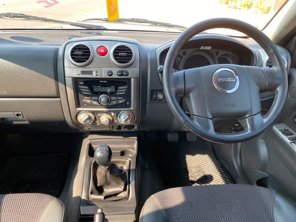 2012-Isuzu-KB-300D-Teq-Double-Cab-LX image:11