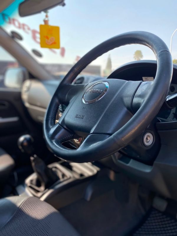 2012-Isuzu-KB-300D-Teq-Double-Cab-LX image:6