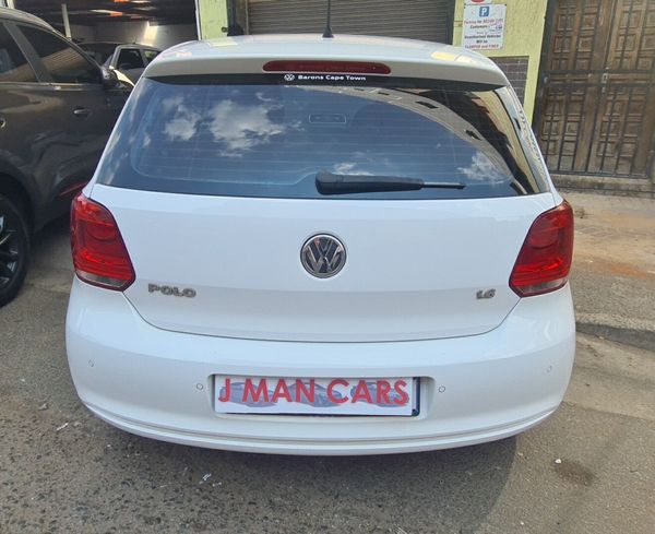 2011-Volkswagen-Polo-16-Comfortline-5-dr image:5