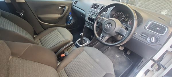 2011-Volkswagen-Polo-16-Comfortline-5-dr image:6