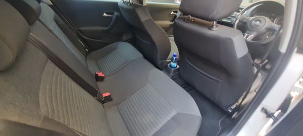 2011-Volkswagen-Polo-16-Comfortline-5-dr image:7
